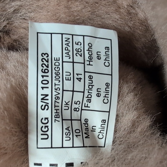 Classic UGG Chestnut Boots - Picture 7 of 10